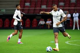 还得看詹，最后时刻詹姆斯两罚全中+喊出关键暂停+血帽申京.